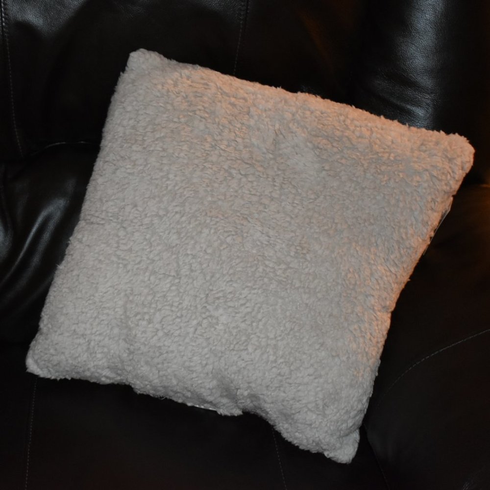 Toss Pillow Gray. Fiber Cover: Faux Fur. 100% Polyester. 18 in x 18 in